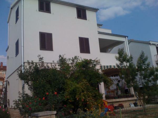 Apartment Urem Биоград на Мору Екстериор снимка