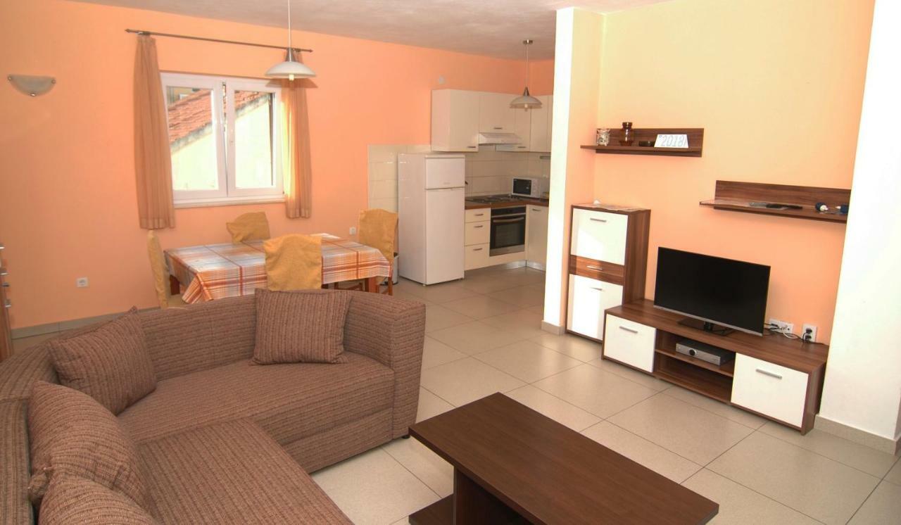 Apartment Urem Биоград на Мору Екстериор снимка
