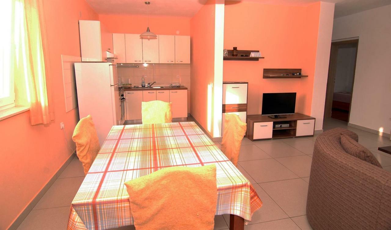 Apartment Urem Биоград на Мору Екстериор снимка
