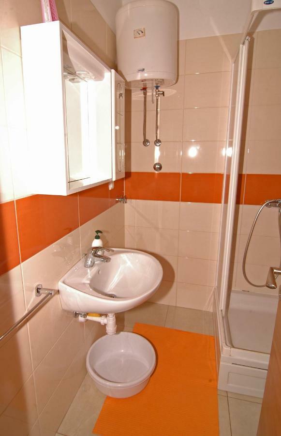Apartment Urem Биоград на Мору Екстериор снимка