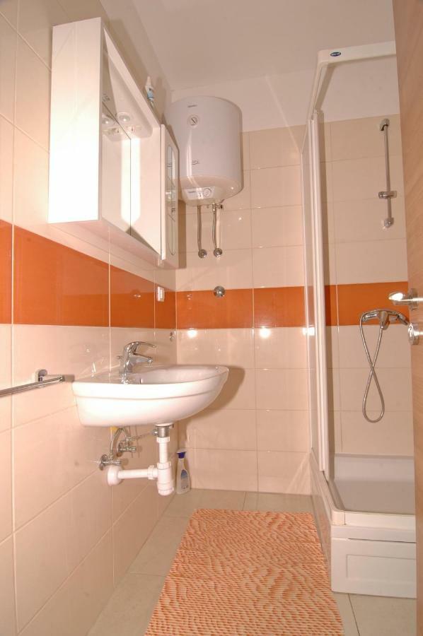 Apartment Urem Биоград на Мору Екстериор снимка