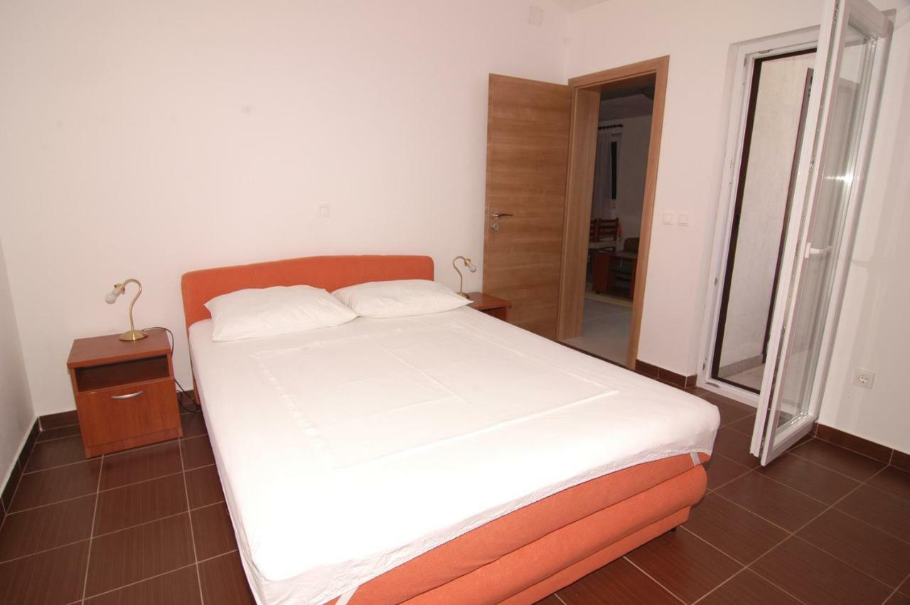 Apartment Urem Биоград на Мору Екстериор снимка