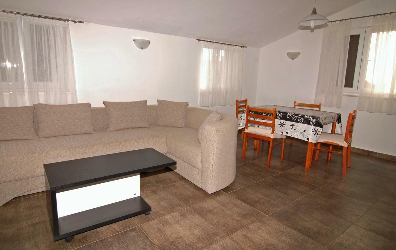 Apartment Urem Биоград на Мору Екстериор снимка