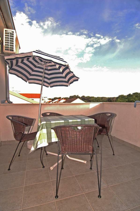 Apartment Urem Биоград на Мору Екстериор снимка